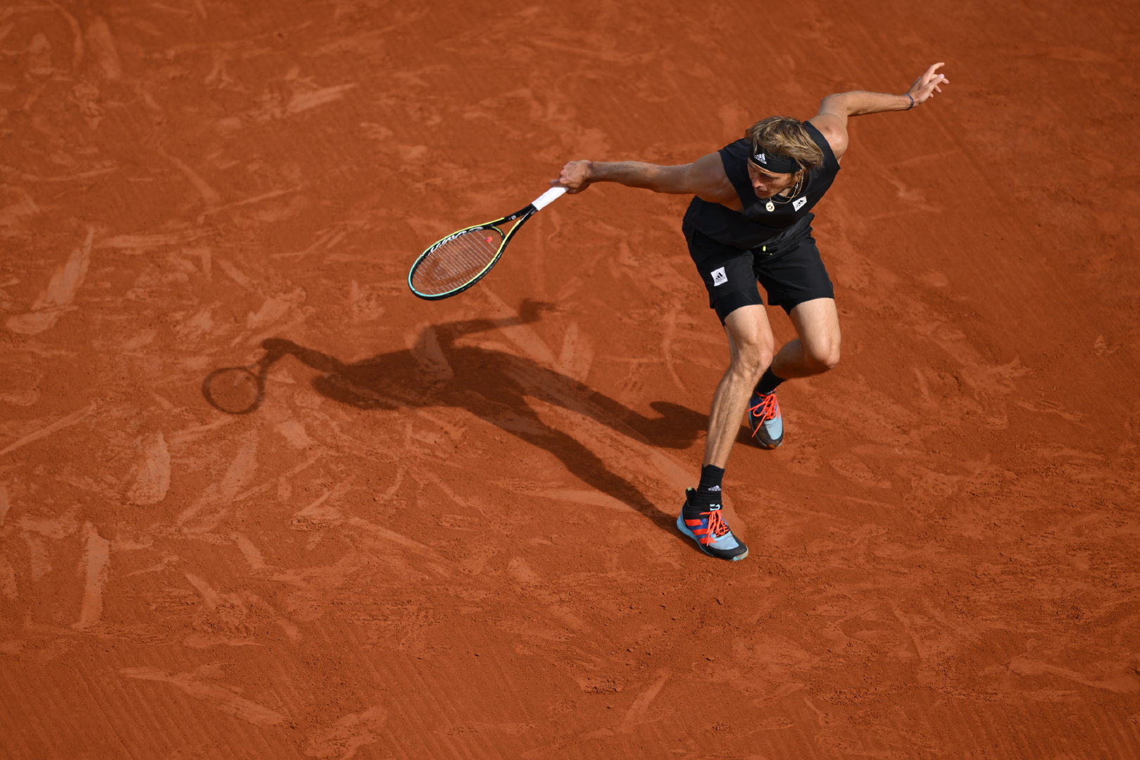 包含欧洲网球队鏖战德国网球队，兹维列夫打破历史纪录的词条