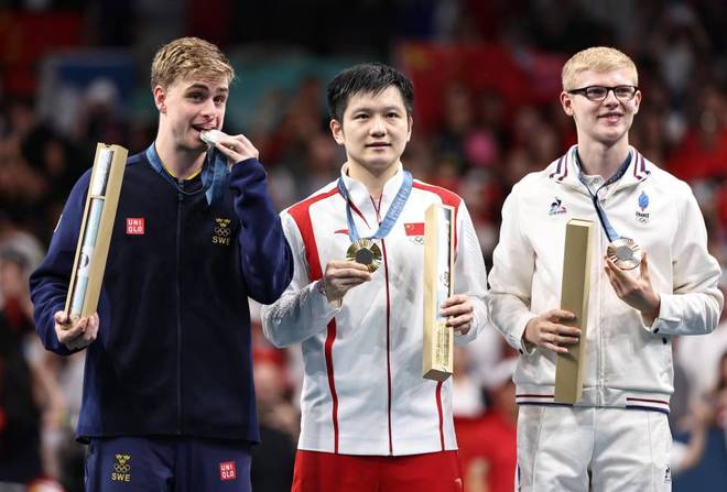 关于德国乒乓球队鏖战中国乒乓球队，波尔制霸全场的信息