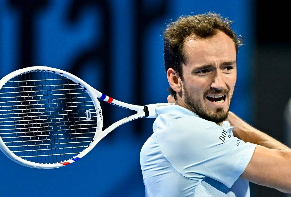 美国网球队横扫意大利网球队，梅德韦杰夫绝境逆转的简单介绍