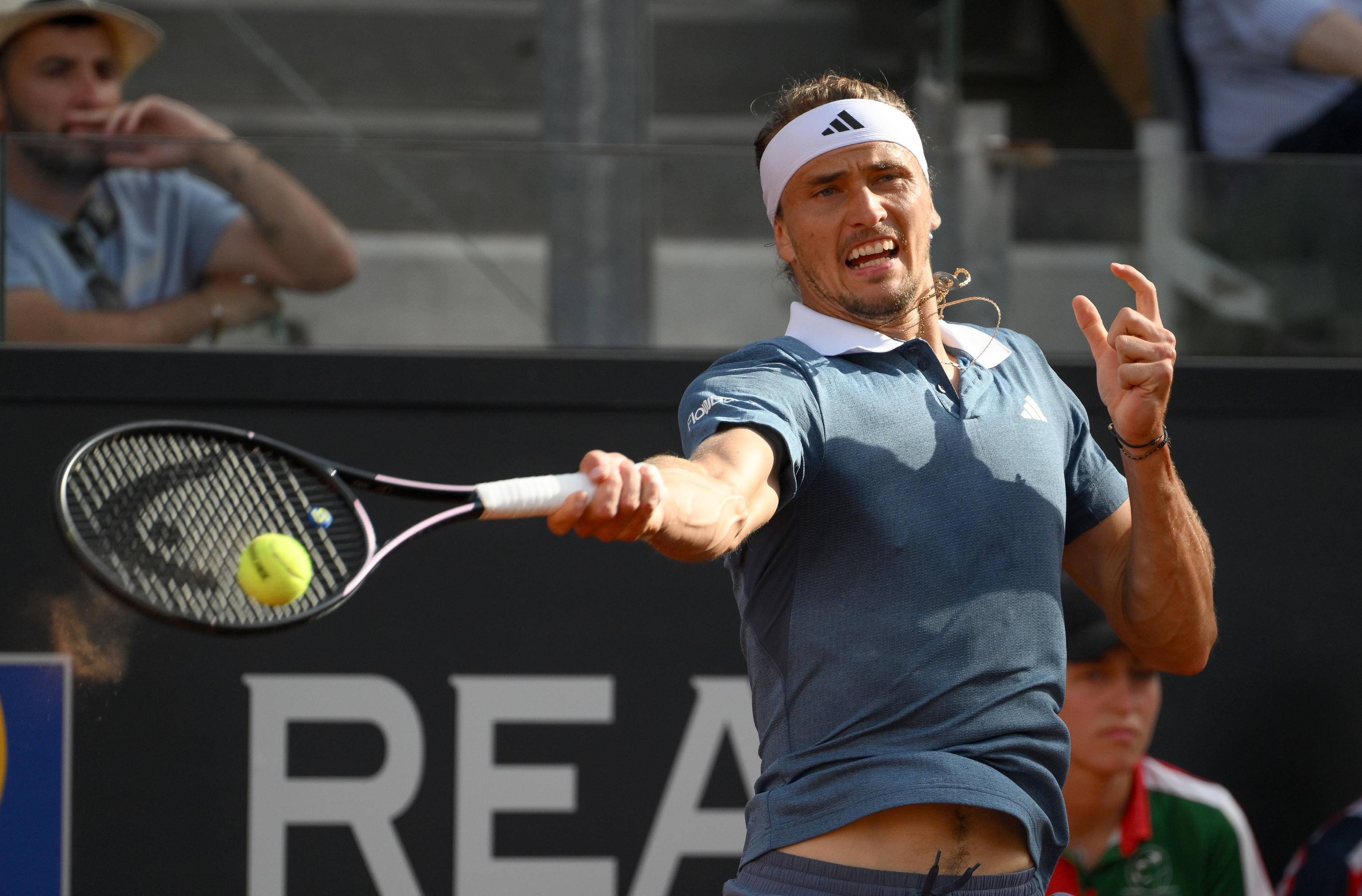 包含意大利网球队绝杀美国网球队，兹维列夫惊艳世界的词条