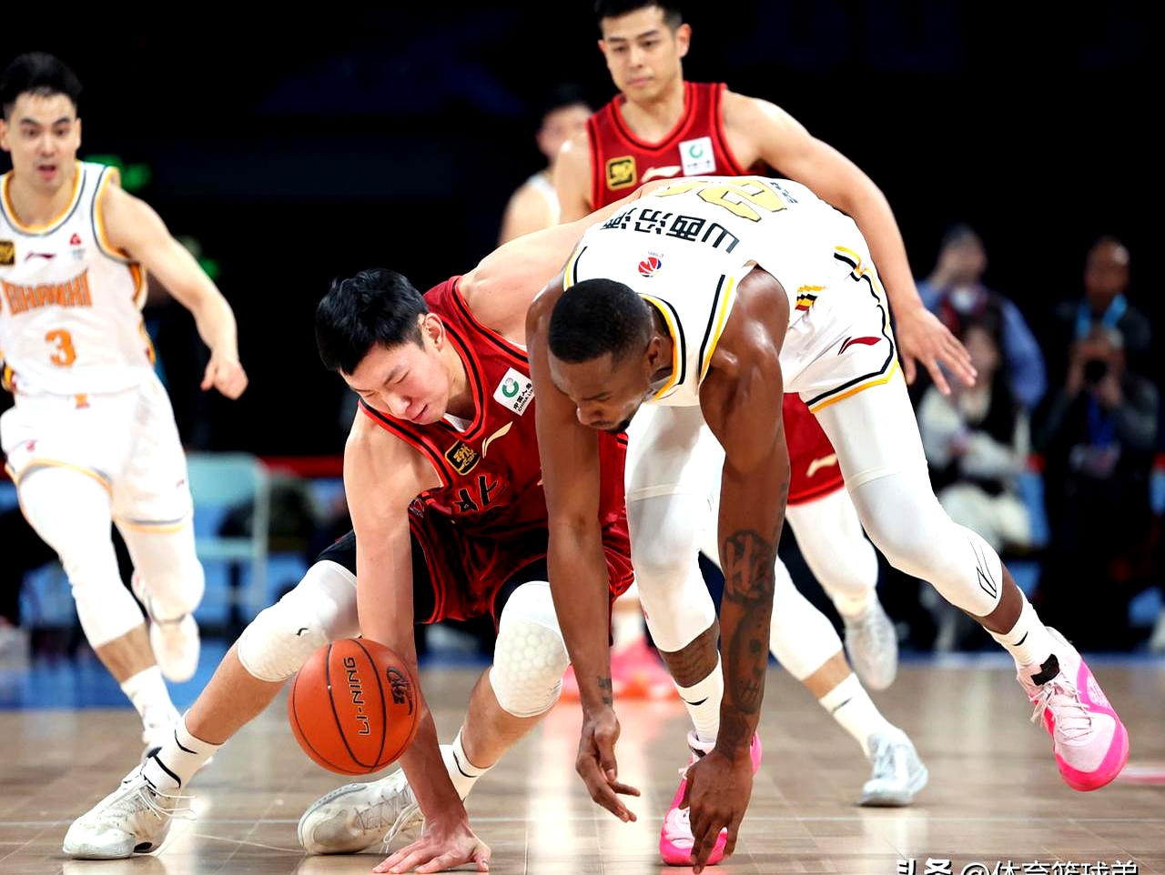 山东队力克山西队,周琦带队取胜 山东队力克山西队,周琦带队取胜