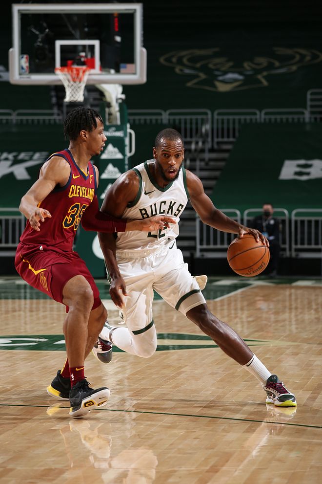 骑士轻取广东队，字母哥关键制胜