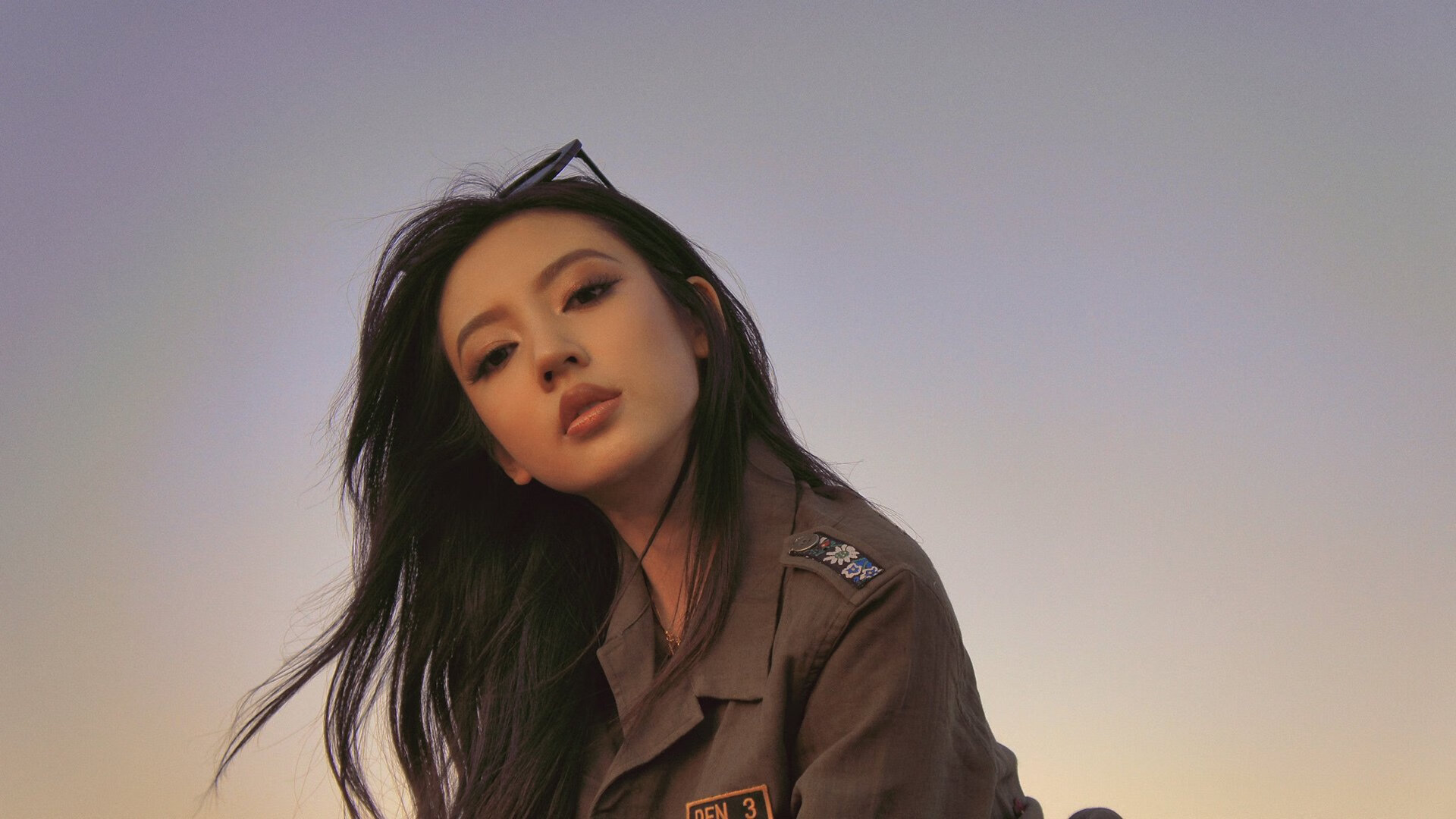 两个球场，同一种疯狂，2023年足球之夜的唯一性证言