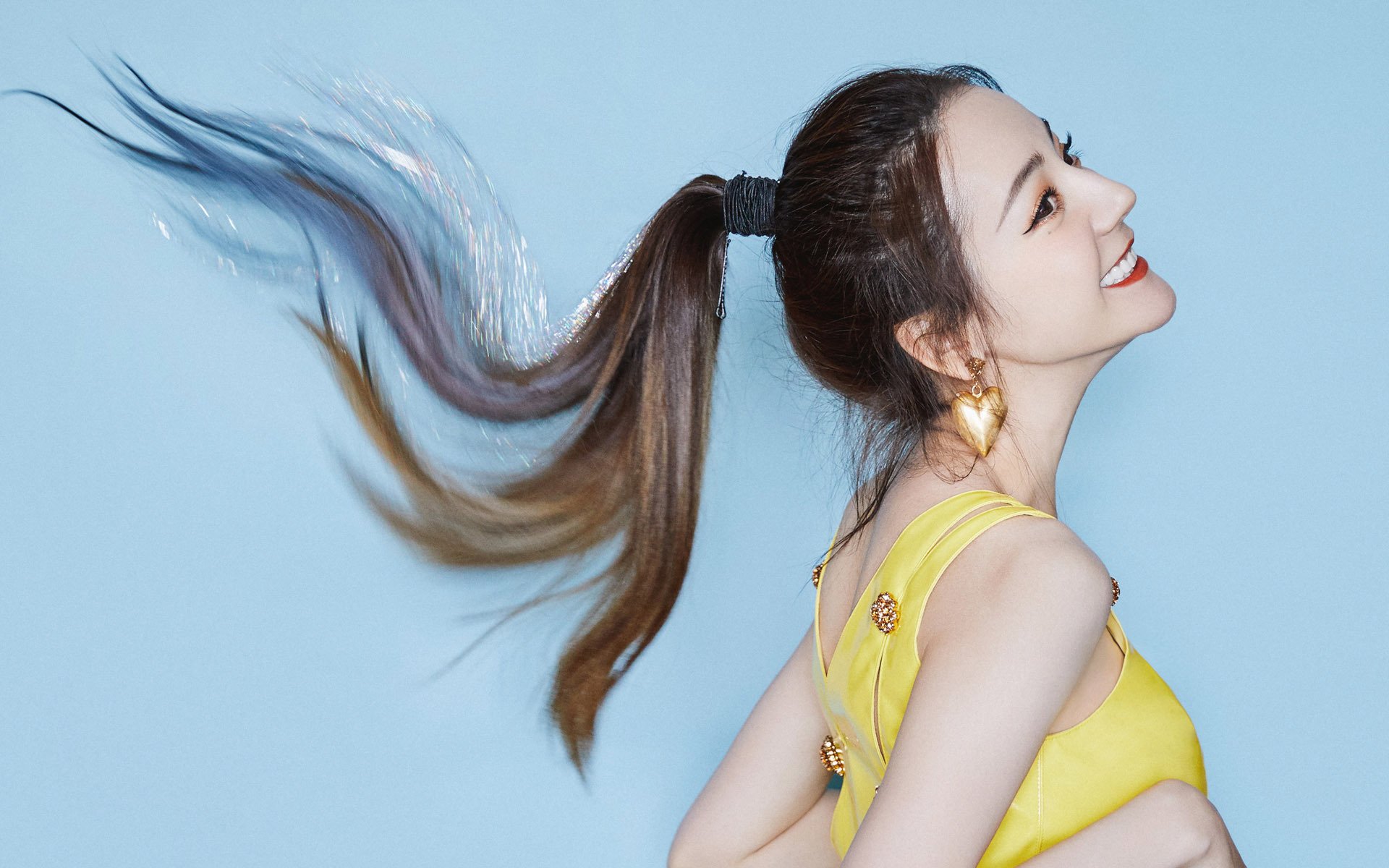 绿茵争霸战蓝潮，莱比锡奇迹与广厦雪夜的两极震撼